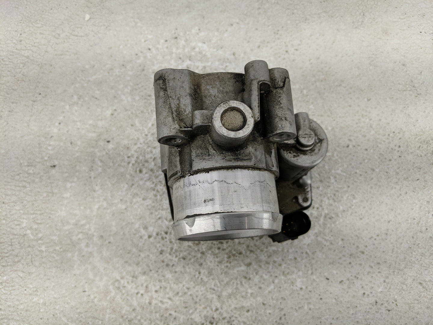 2017-2019 Ford Escape Throttle Body P/N:DS7G-9F991-BB Fits Fits 2014 2015 2016 2017 2018 2019 2020 OEM Used Auto Parts - Oem