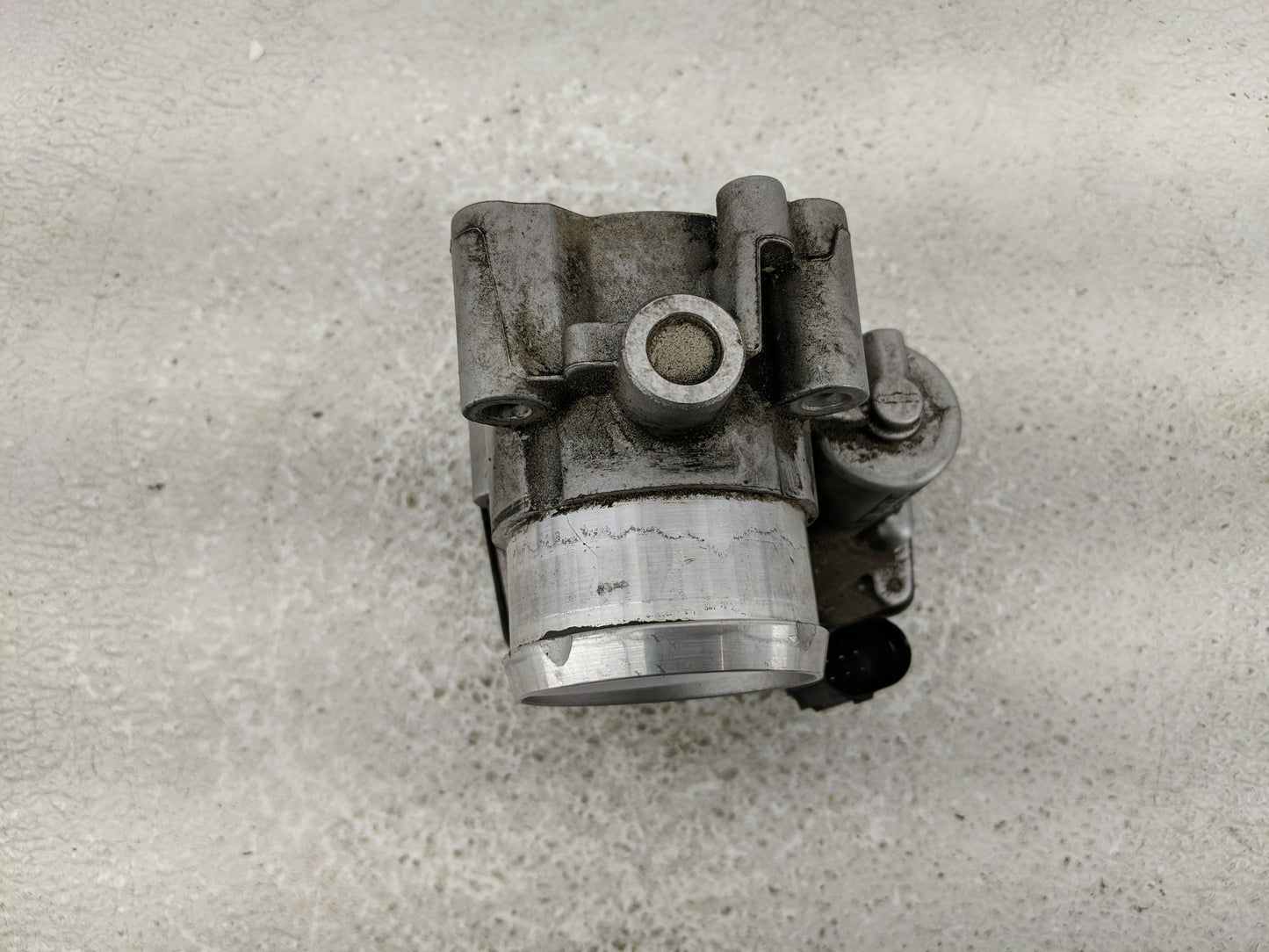 2017-2019 Ford Escape Throttle Body P/N:DS7G-9F991-BB Fits Fits 2014 2015 2016 2017 2018 2019 2020 OEM Used Auto Parts - Oem