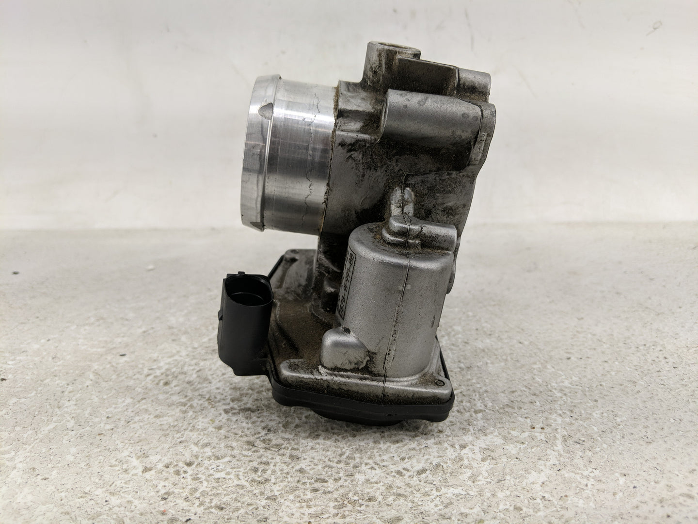 2017-2019 Ford Escape Throttle Body P/N:DS7G-9F991-BB Fits Fits 2014 2015 2016 2017 2018 2019 2020 OEM Used Auto Parts - Oem