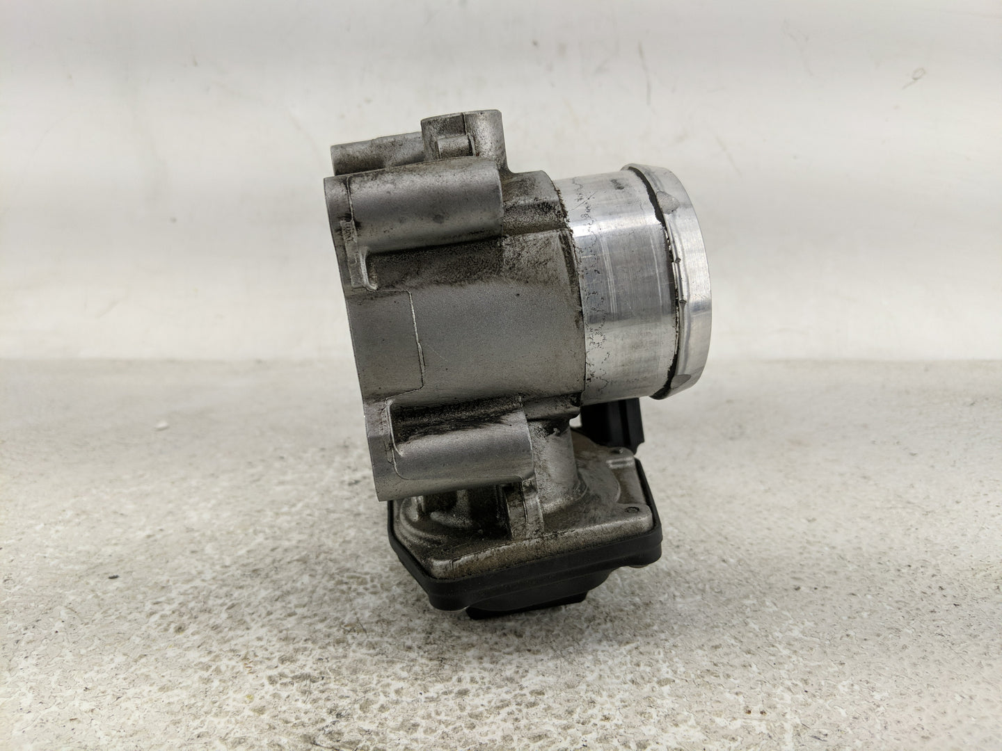 2017-2019 Ford Escape Throttle Body P/N:DS7G-9F991-BB Fits Fits 2014 2015 2016 2017 2018 2019 2020 OEM Used Auto Parts - Oem