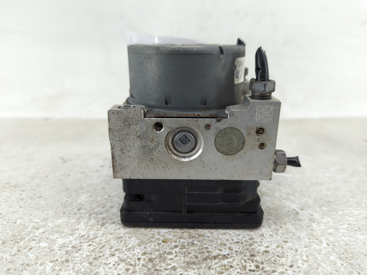 2017-2019 Ford Escape ABS Pump Control Module Replacement P/N:GV61-2C405-CL GV61-2C405-CH Fits Fits 2017 2018 2019 OEM Used 