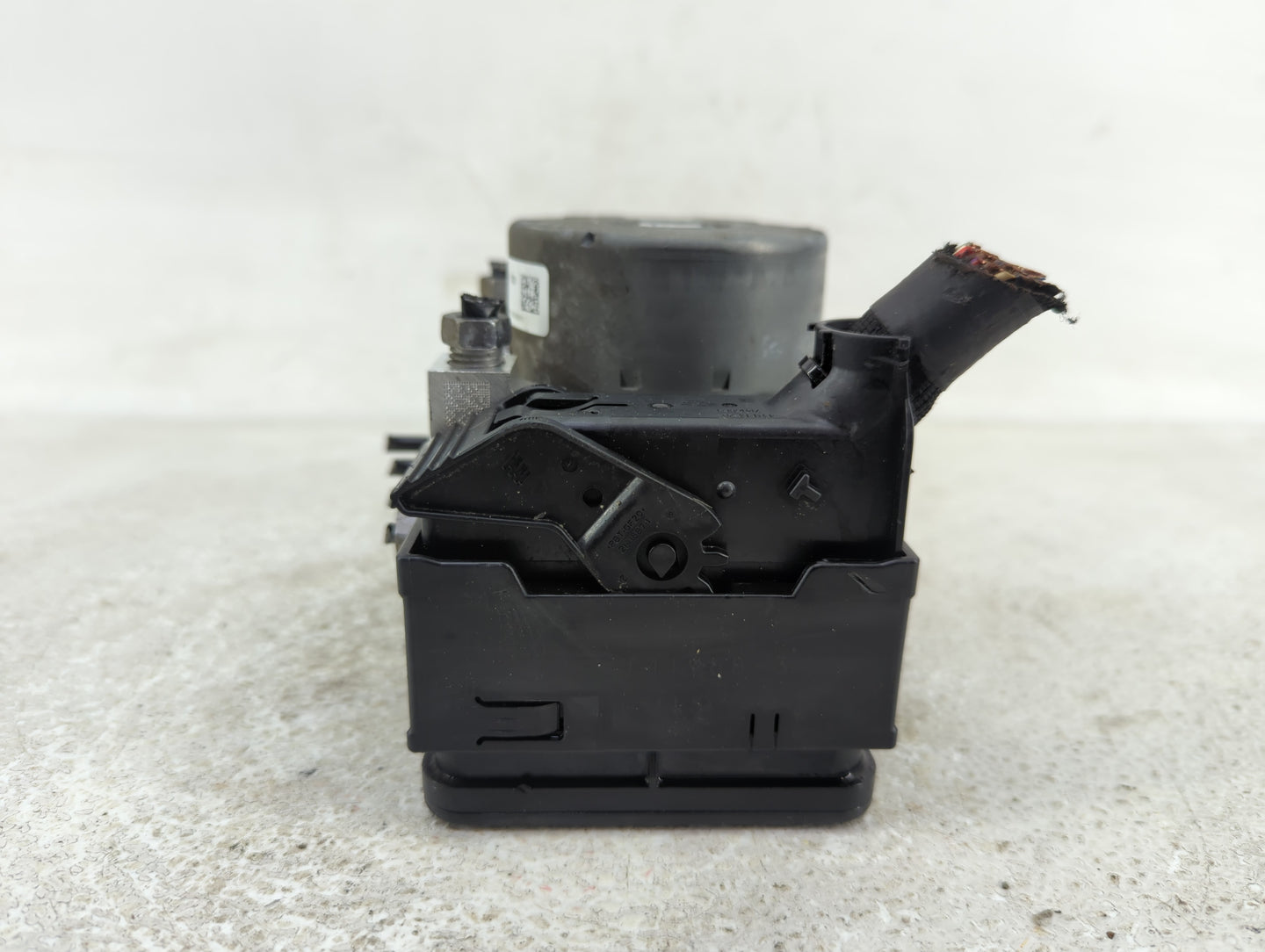 2017-2019 Ford Escape ABS Pump Control Module Replacement P/N:GV61-2C405-CH Fits Fits 2017 2018 2019 OEM Used Auto Parts - O