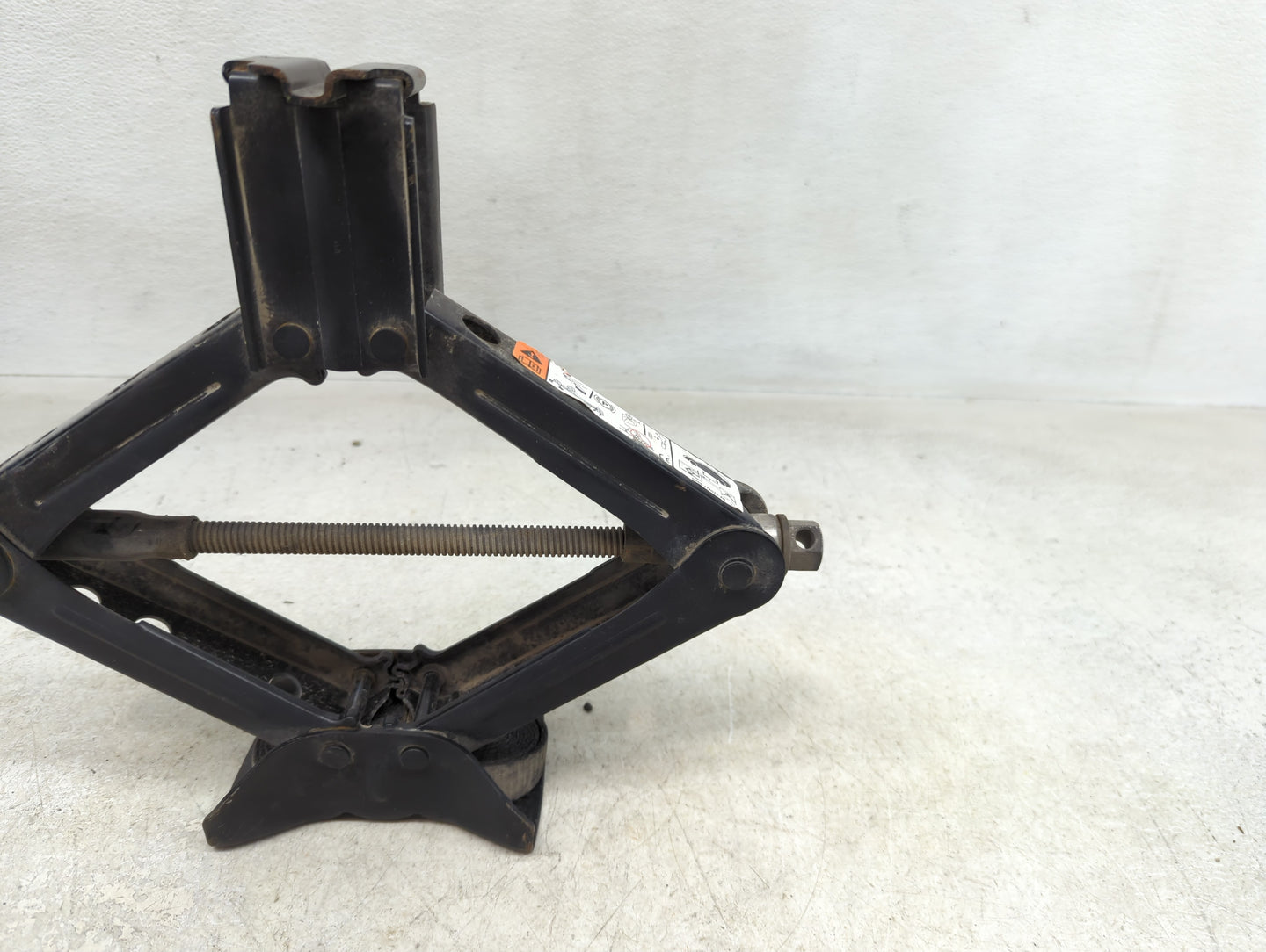 2017 Ford Escape Spare Scissor Car Jack - Oemusedautoparts1.com