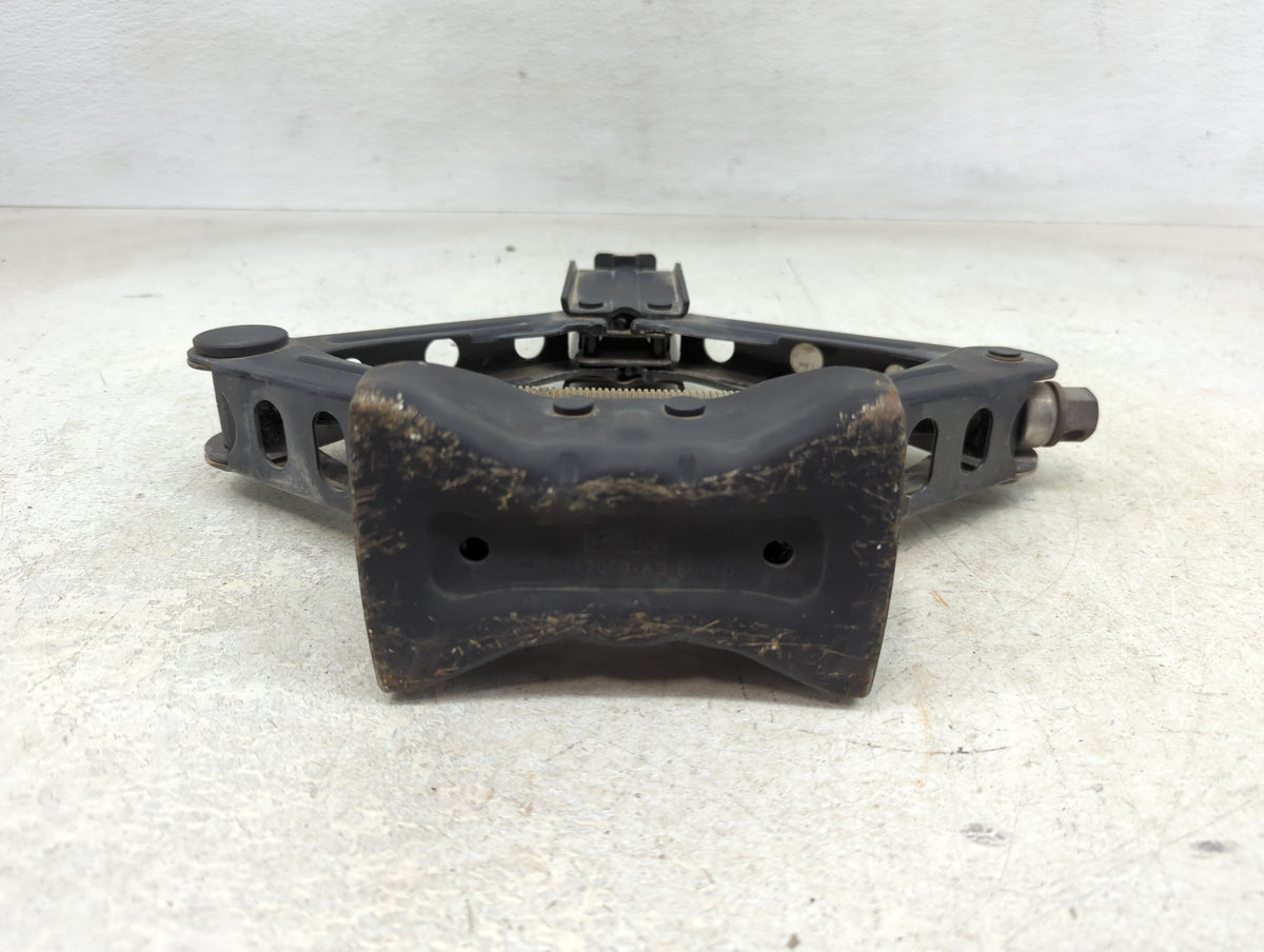 2017 Ford Escape Spare Scissor Car Jack 1390230 - Oemusedautoparts1.com