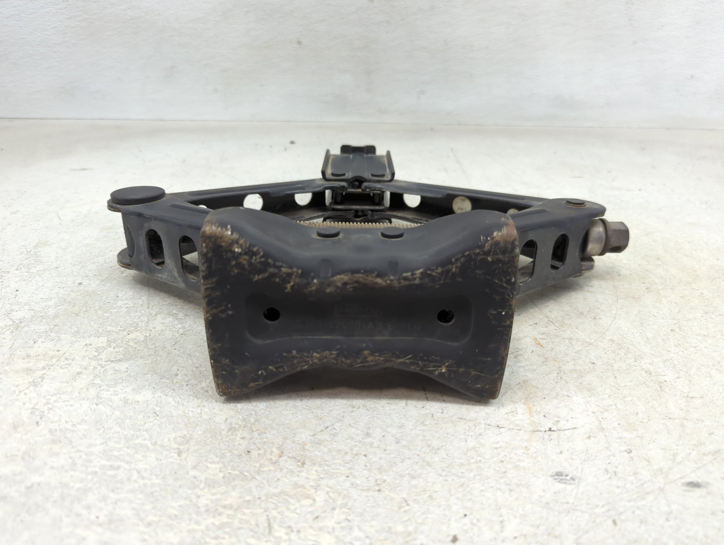 2017 Ford Escape Spare Scissor Car Jack - Oemusedautoparts1.com