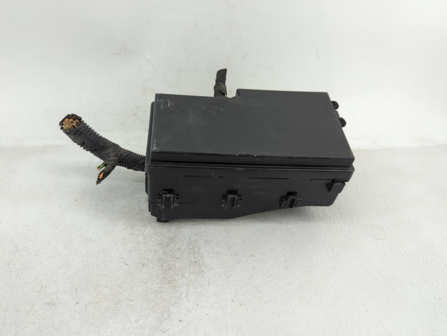 2017 Ford Escape Fusebox Fuse Box Panel Relay Module P/N:AV6T-14A142 Fits OEM Used Auto Parts - Oemusedautoparts1.com