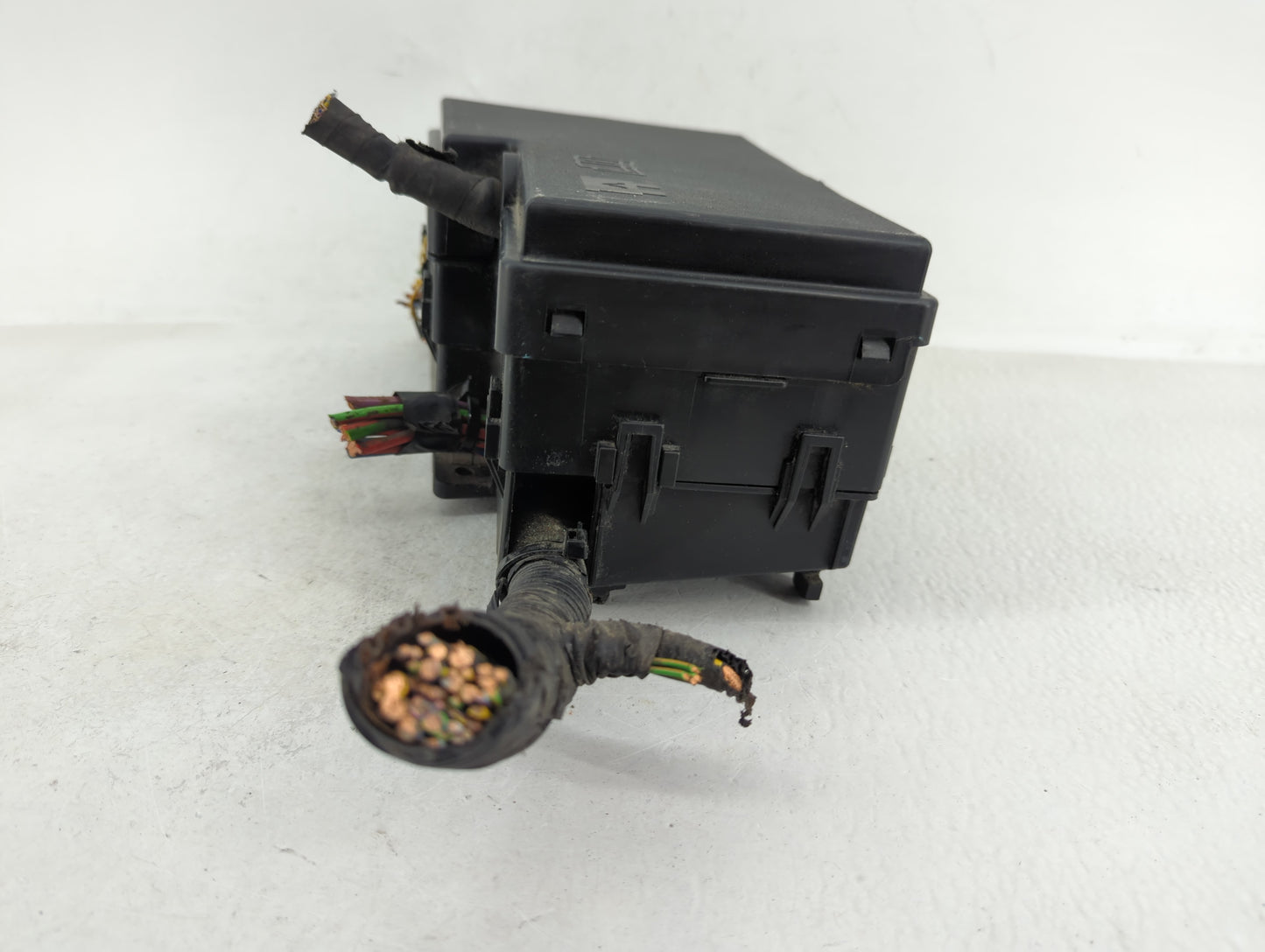 2017 Ford Escape Fusebox Fuse Box Panel Relay Module P/N:AV6T-14A142 Fits OEM Used Auto Parts - Oemusedautoparts1.com