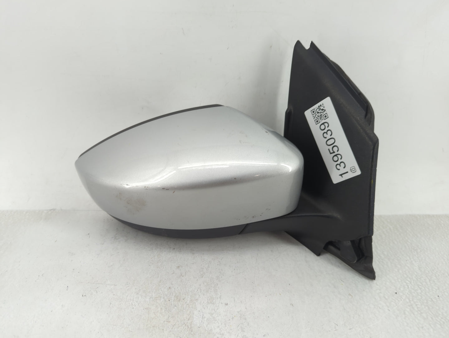 2017-2019 Ford Escape Passenger Side View Mirror - Right Door Mirror OEM Used - Oemusedautoparts1.com