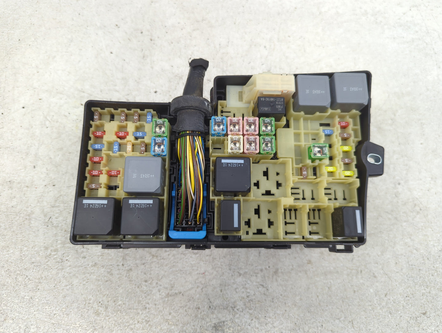 2017 Ford Escape Fusebox Fuse Box Panel Relay Module P/N:GJ7T-14A076-BA 19648 000 001 Fits OEM Used Auto Parts - Oemusedauto