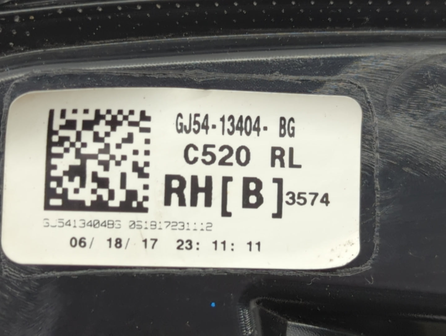 2017-2018 Ford Escape Tail Light Assembly Passenger Right OEM P/N:GJ54-13404-BG GJ54-13404-BH, GJ54-13404-AG Fits Fits 2017 