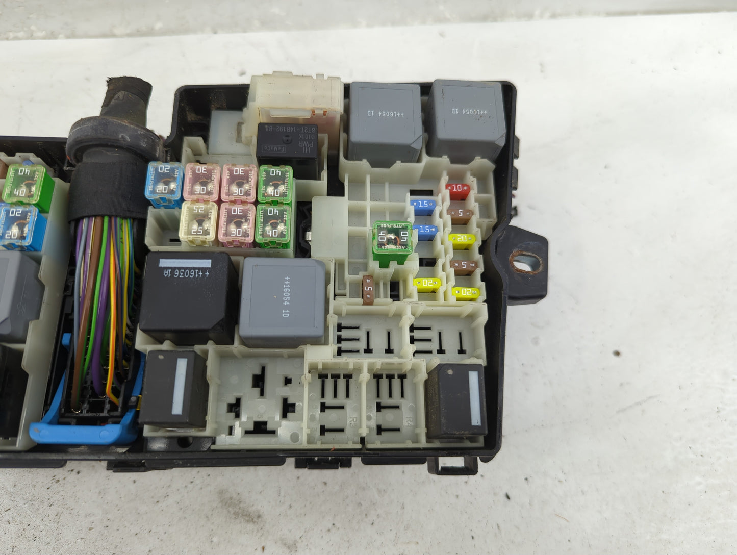2017 Ford Escape Fusebox Fuse Box Panel Relay Module P/N:GJ7T-14A076-BA 19648 000 001, 21090 000 001 Fits OEM Used Auto Part