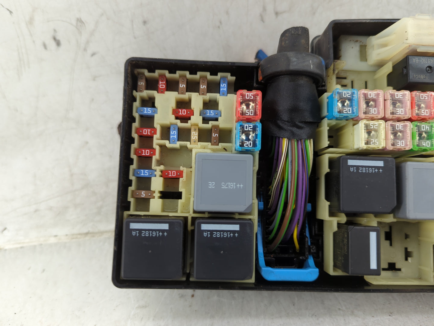 2017 Ford Escape Fusebox Fuse Box Panel Relay Module P/N:19648 000 001 GJ7T-14A076-BA, 21090 000 001 Fits OEM Used Auto Part