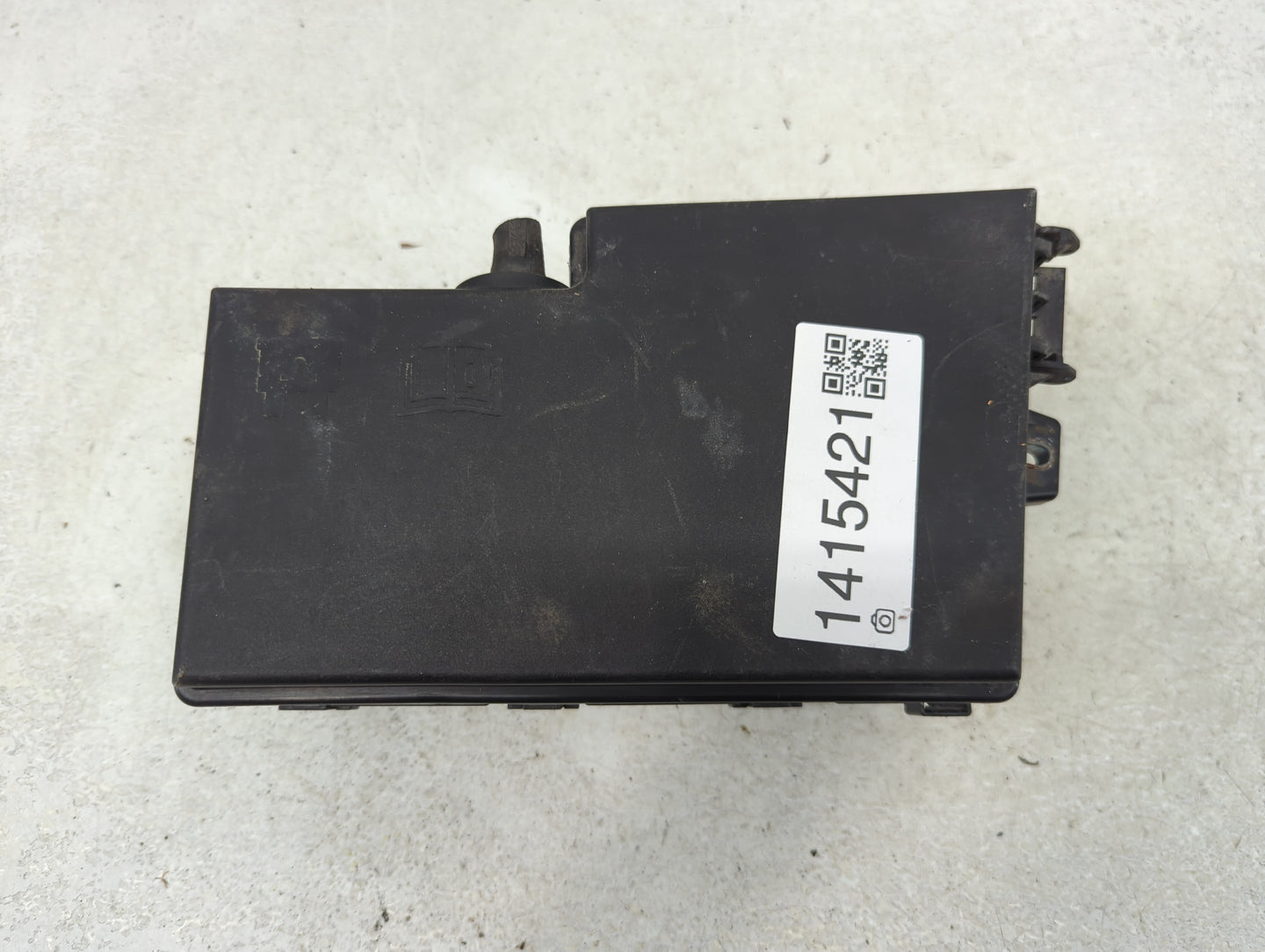 2017 Ford Escape Fusebox Fuse Box Panel Relay Module P/N:GJ7T-14A076-BA 19648 000 001, 21090 000 001, AV6T-14A142-AB Fits OE