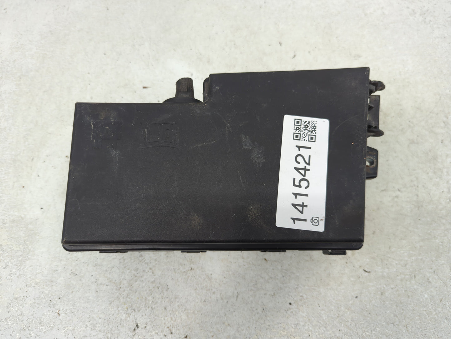 2017 Ford Escape Fusebox Fuse Box Panel Relay Module P/N:GJ7T-14A076-BA 19648 000 001, 21090 000 001, AV6T-14A142-AB Fits OE