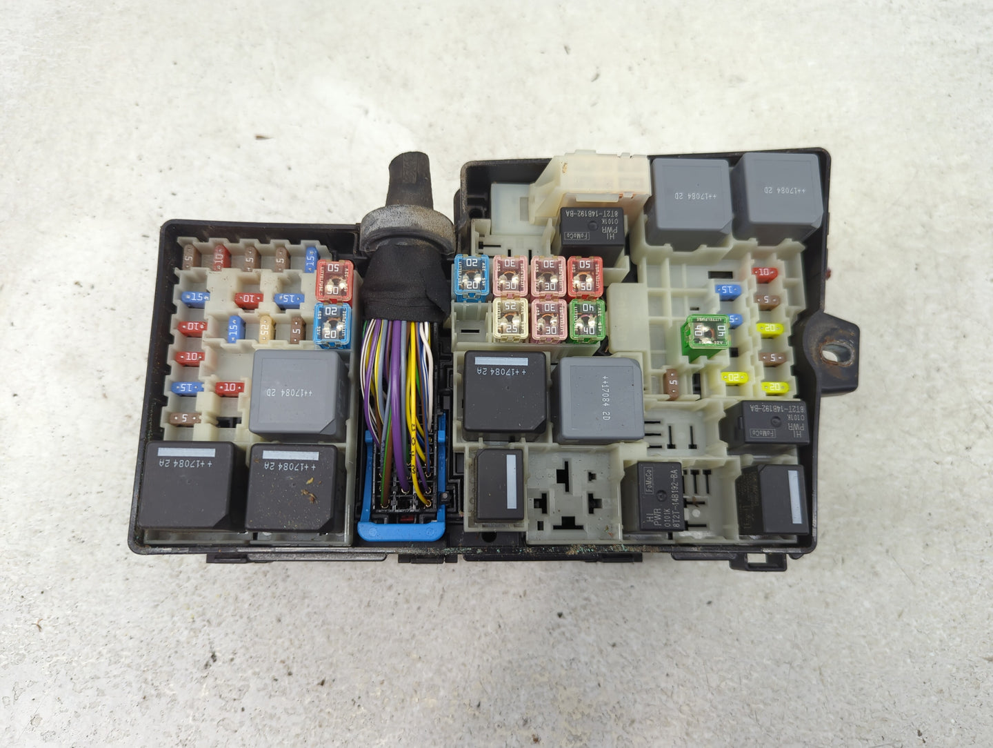 2017 Ford Escape Fusebox Fuse Box Panel Relay Module P/N:GJ7T-14A076-BA 19648 000 001, 21090 000 001, AV6T-14A142-AB Fits OE