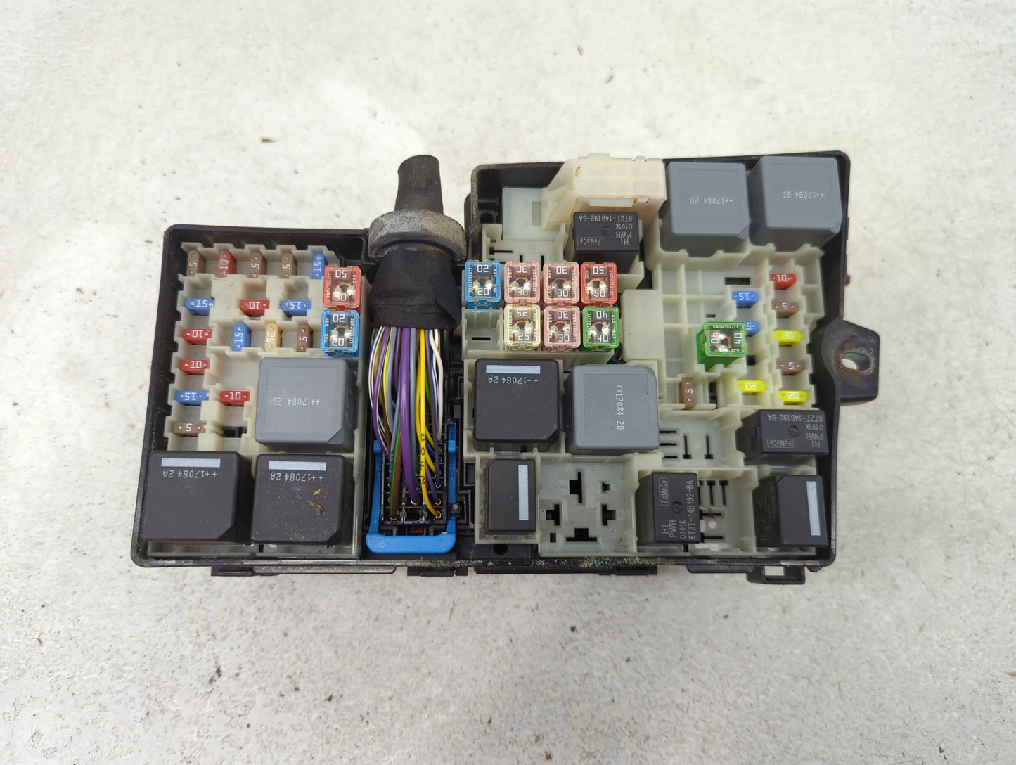 2017 Ford Escape Fusebox Fuse Box Panel Relay Module P/N:GJ7T-14A076-BA 19648 000 001, 21090 000 001, AV6T-14A142-AB Fits OE