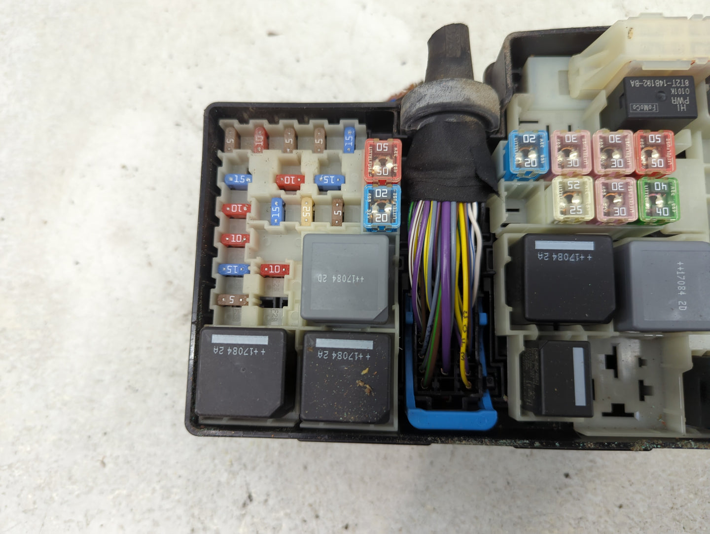 2017 Ford Escape Fusebox Fuse Box Panel Relay Module P/N:GJ7T-14A076-BA 19648 000 001, 21090 000 001, AV6T-14A142-AB Fits OE