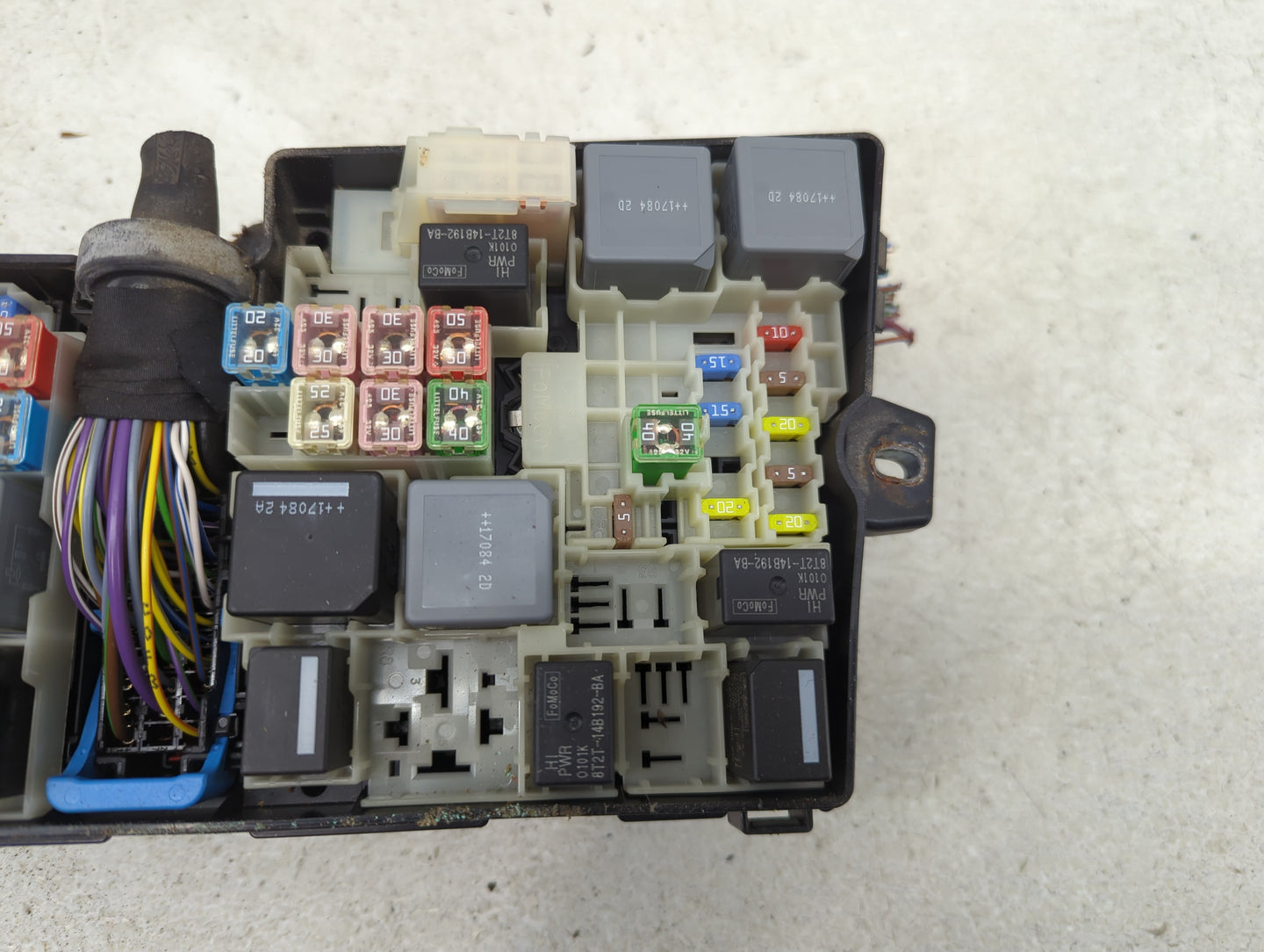 2017 Ford Escape Fusebox Fuse Box Panel Relay Module P/N:GJ7T-14A076-BA 19648 000 001, 21090 000 001, AV6T-14A142-AB Fits OE
