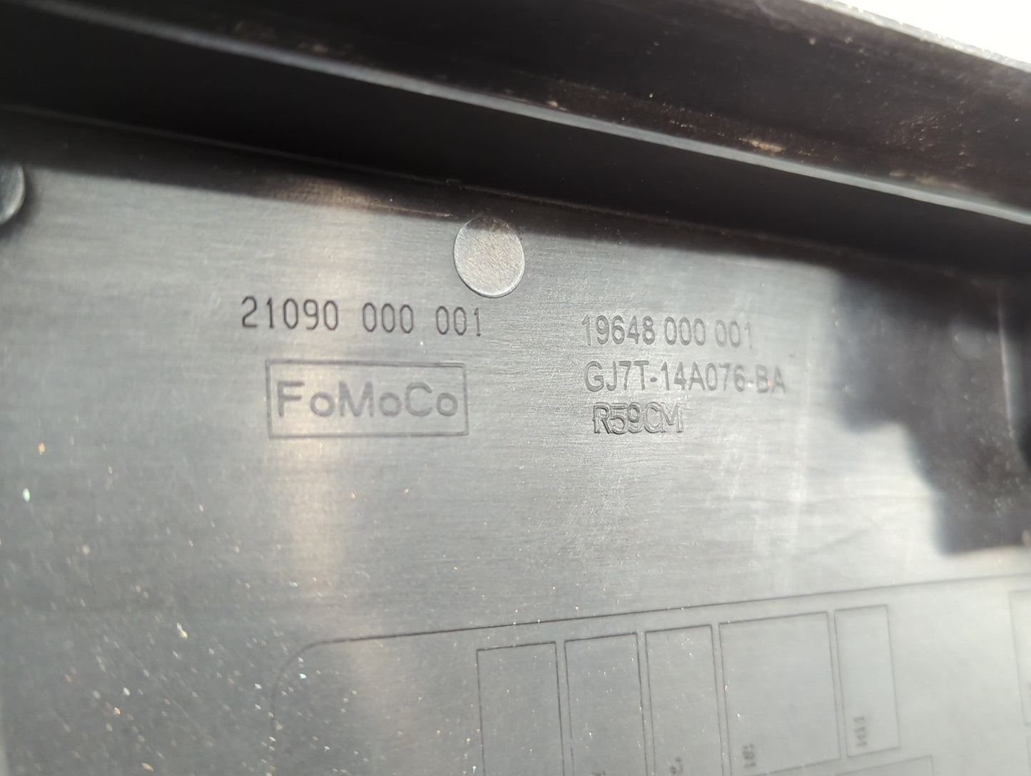 2017 Ford Escape Fusebox Fuse Box Panel Relay Module P/N:GJ7T-14A076-BA 19648 000 001, 21090 000 001, AV6T-14A142-AB Fits OE
