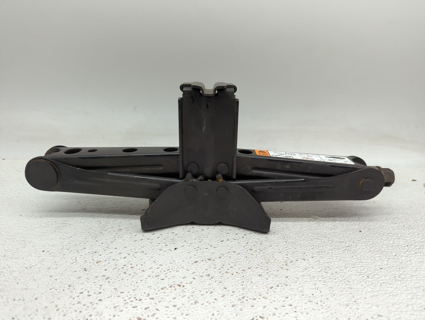 2017 Ford Escape Spare Scissor Car Jack - Oemusedautoparts1.com