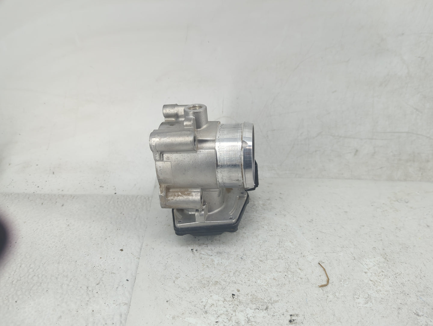 2017-2019 Ford Escape Throttle Body Fits Fits 2014 2015 2016 2017 2018 2019 2020 2021 2022 OEM Used Auto Parts - Oemusedauto