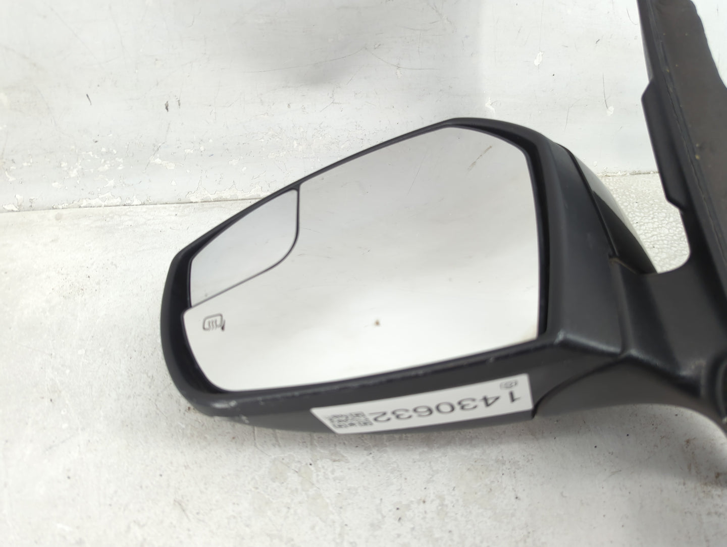 2017-2019 Ford Escape Driver Side View Mirror - Left Door Mirror OEM Used - Oemusedautoparts1.com