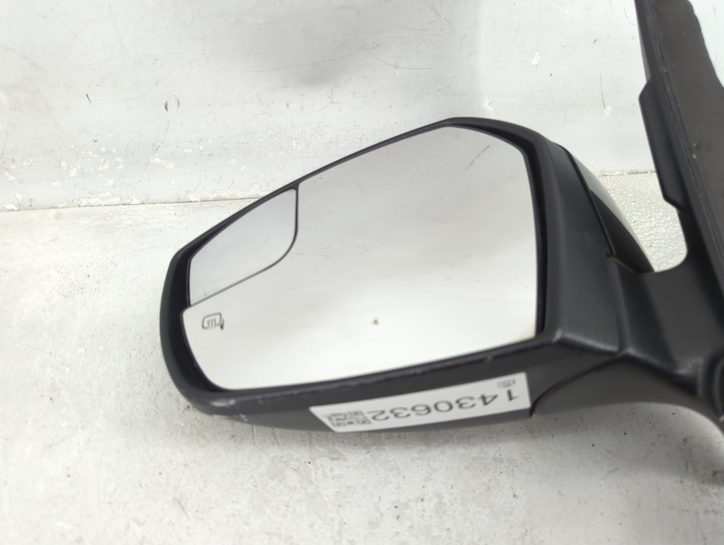 2017-2019 Ford Escape Driver Side View Mirror - Left Door Mirror OEM Used - Oemusedautoparts1.com