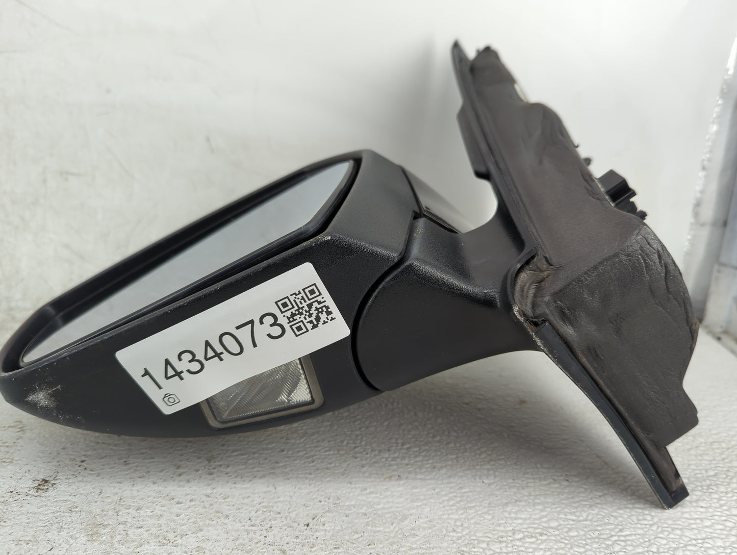 2017-2019 Ford Escape Driver Side View Mirror - Left Door Mirror OEM Used - Oemusedautoparts1.com