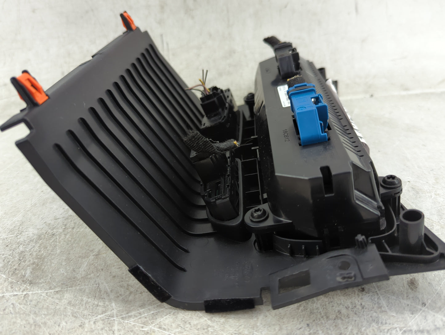 2017 Ford Escape Climate Control Module Temperature AC/Heater Replacement P/N:GJ5T-18C612-FA Fits OEM Used Auto Parts - Oemu