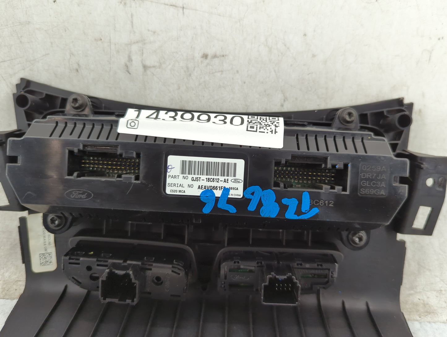 2017 Ford Escape Climate Control Module Temperature AC/Heater Replacement P/N:GJ5T-18C612-AE Fits OEM Used Auto Parts - Oemu