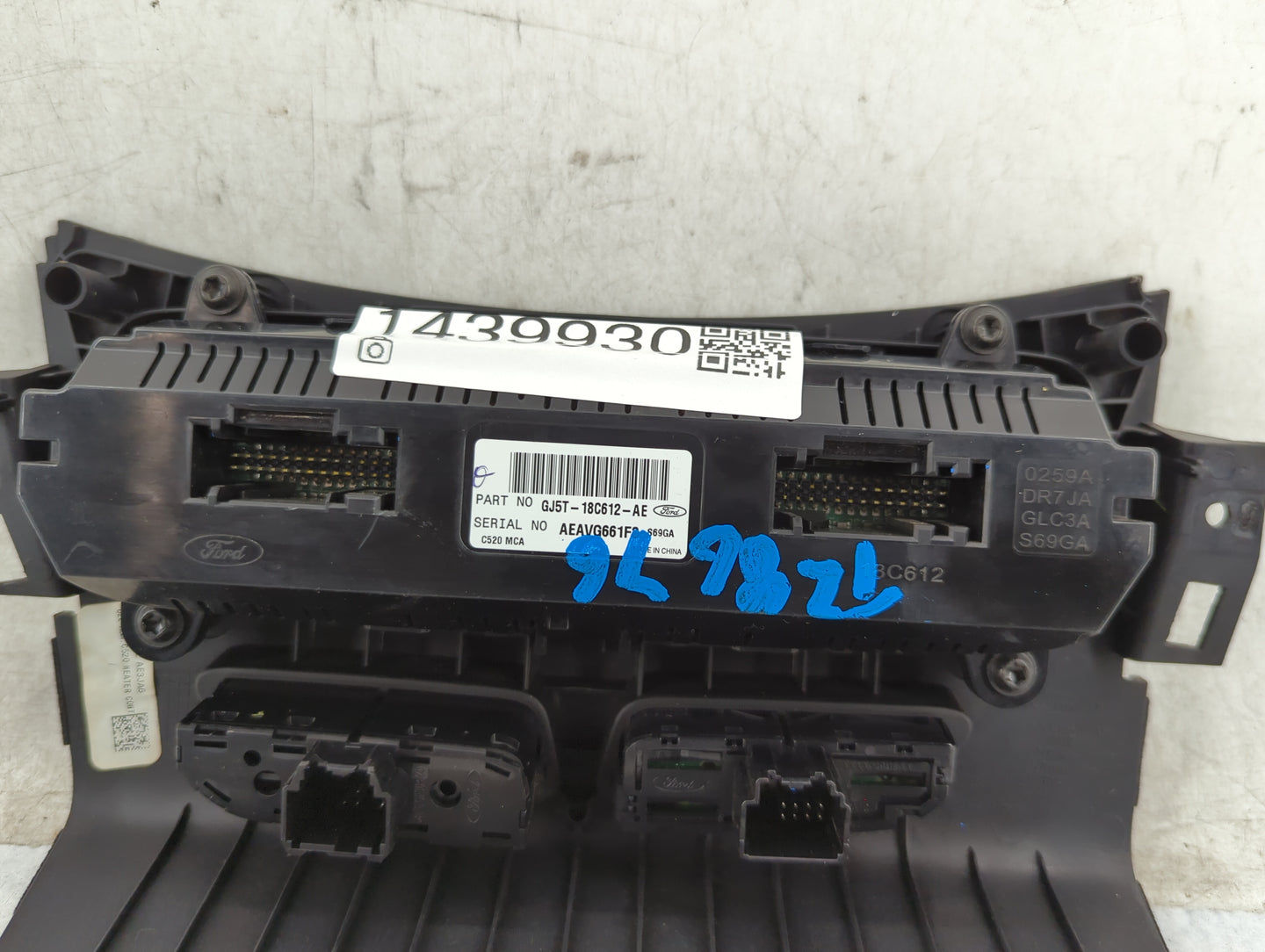 2017 Ford Escape Climate Control Module Temperature AC/Heater Replacement P/N:GJ5T-18C612-AE Fits OEM Used Auto Parts - Oemu