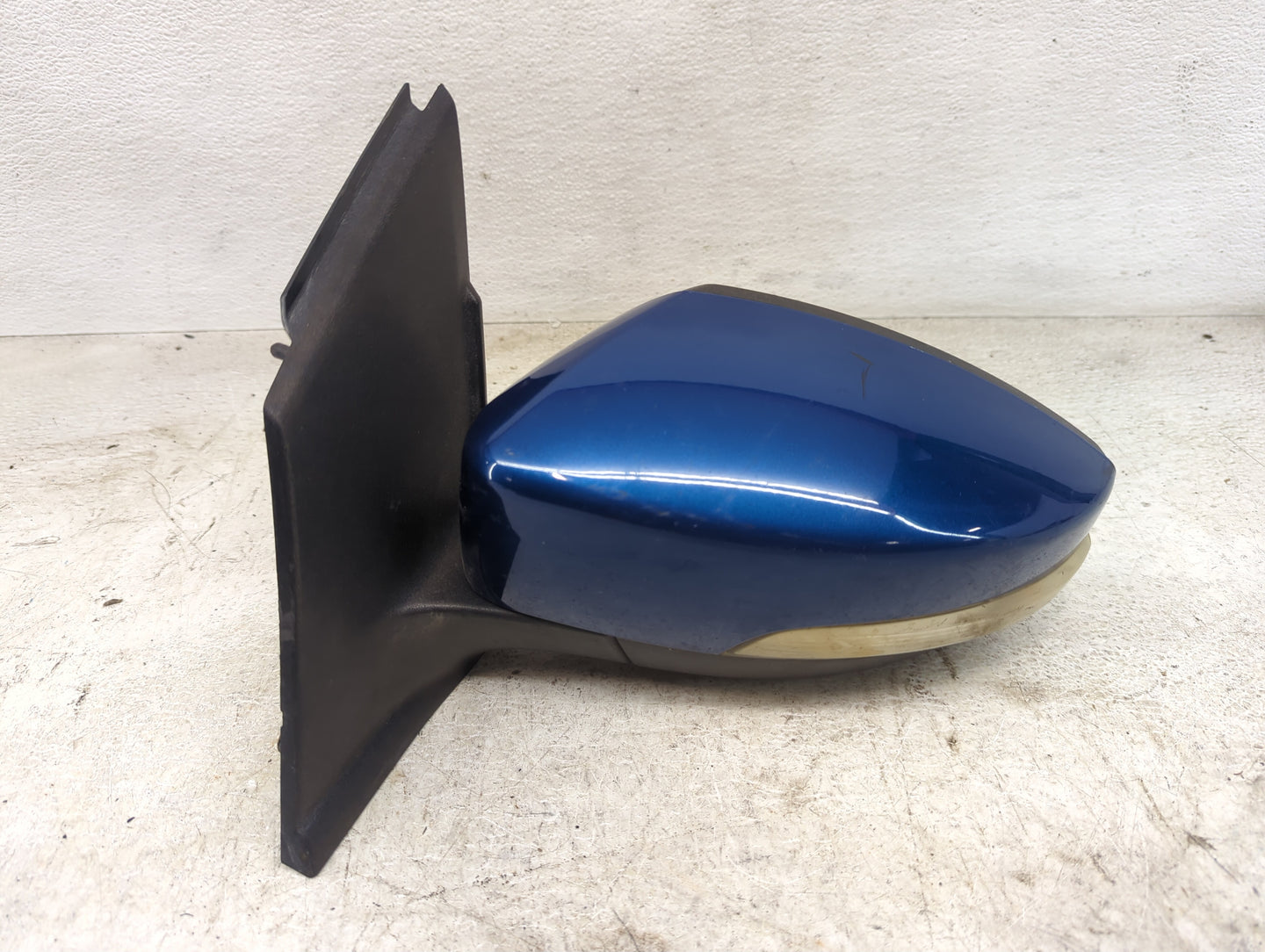 2017-2019 Ford Escape Driver Side View Mirror - Left Door Mirror OEM Used - Oemusedautoparts1.com