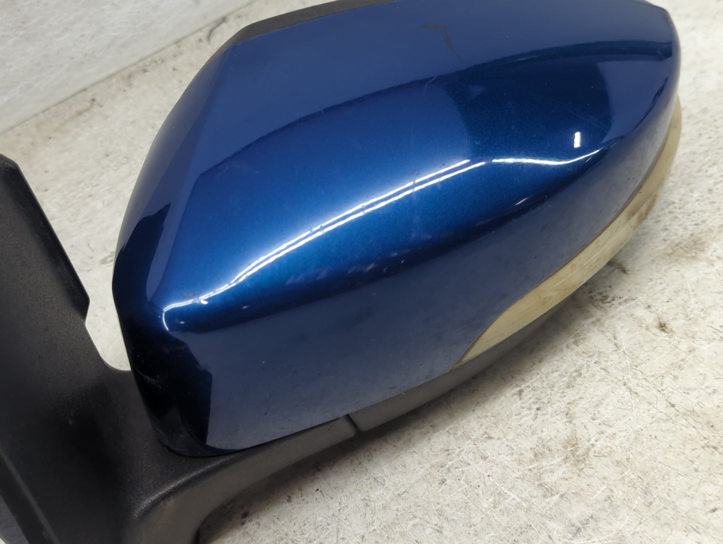 2017-2019 Ford Escape Driver Side View Mirror - Left Door Mirror OEM Used - Oemusedautoparts1.com