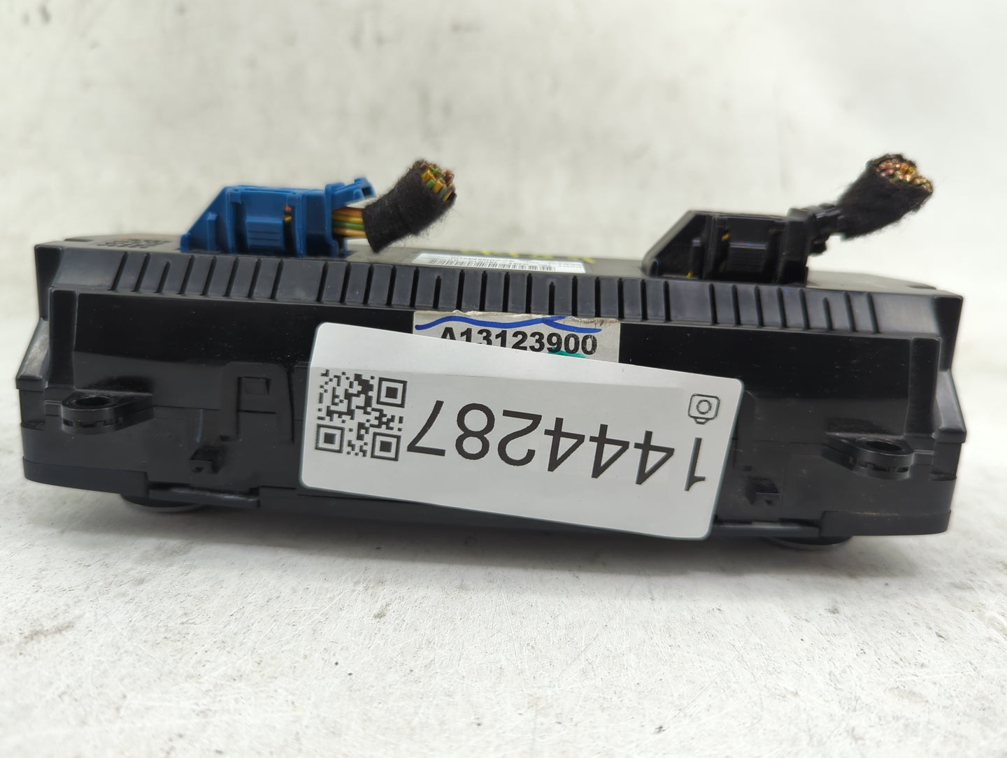 2017 Ford Escape Climate Control Module Temperature AC/Heater Replacement P/N:GJ5T-18C612-AC Fits OEM Used Auto Parts - Oemu