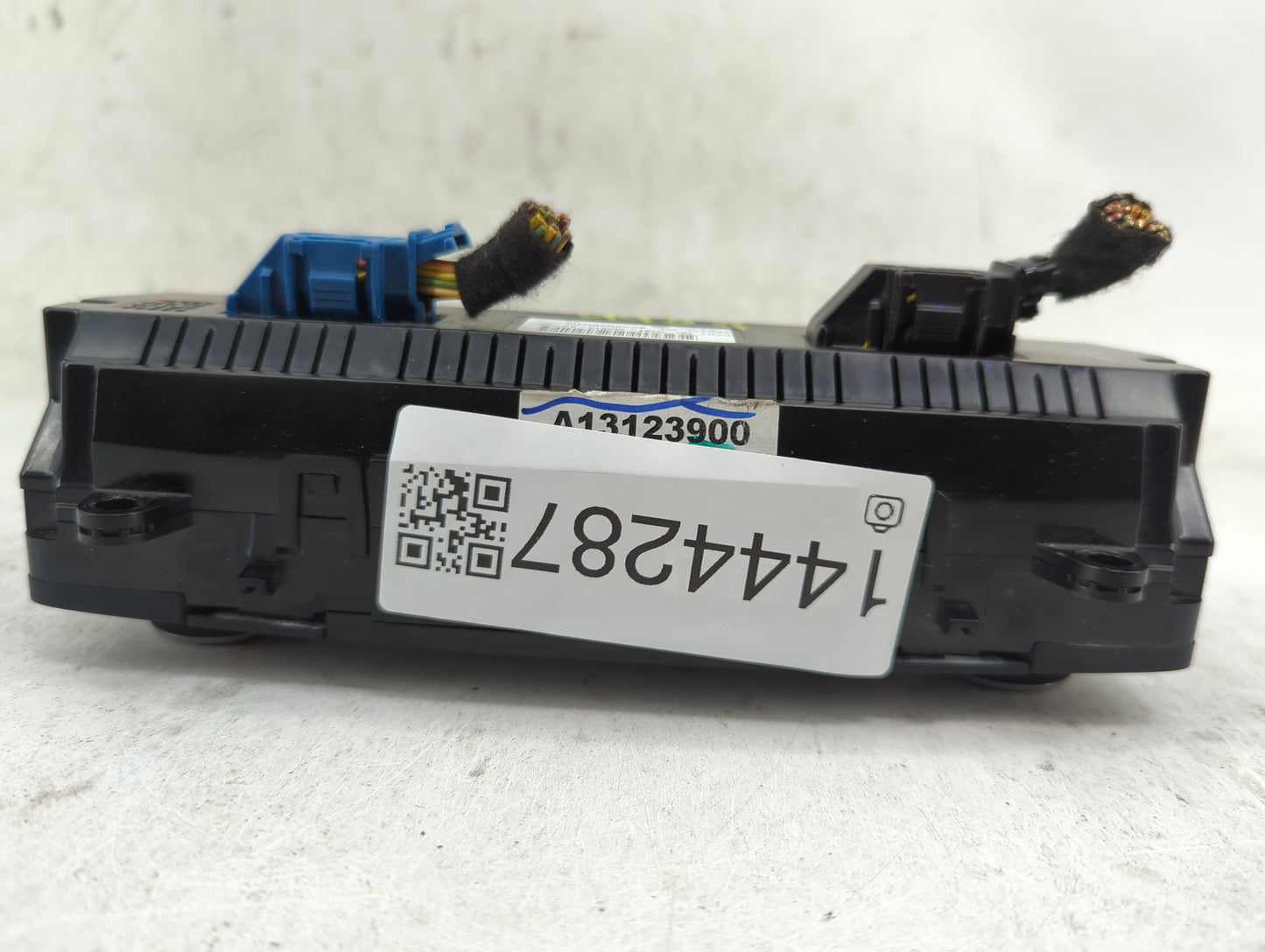 2017 Ford Escape Climate Control Module Temperature AC/Heater Replacement P/N:GJ5T-18C612-AC Fits OEM Used Auto Parts - Oemu
