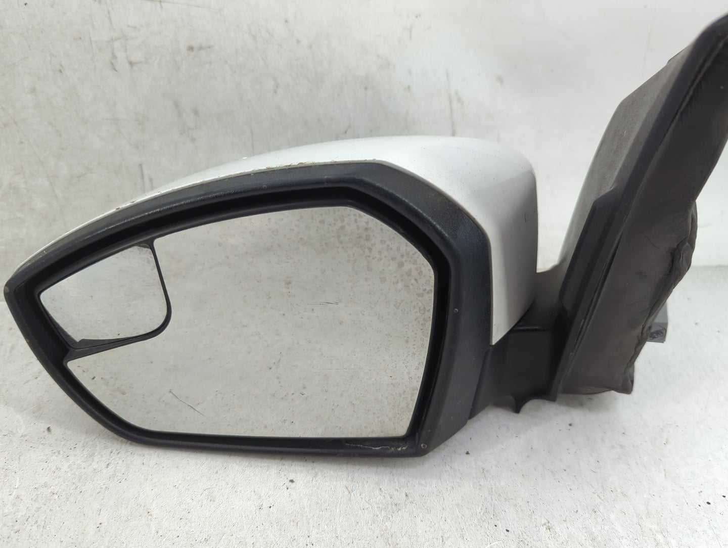 2017-2019 Ford Escape Driver Side View Mirror - Left Door Mirror OEM Used - Oemusedautoparts1.com