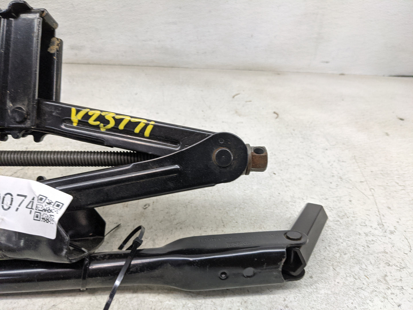 2017 Ford Escape Spare Scissor Car Jack 1459074 - Oemusedautoparts1.com