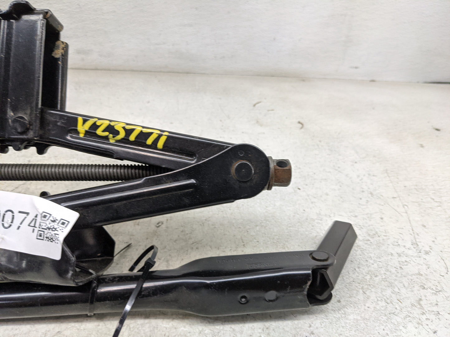 2017 Ford Escape Spare Scissor Car Jack 1459074 - Oemusedautoparts1.com