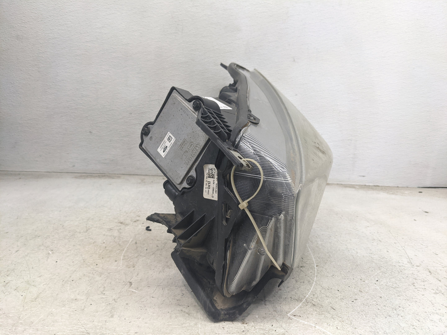2017-2019 Ford Escape Driver Left Oem Head Light Headlight Lamp 1462938 - Oemusedautoparts1.com