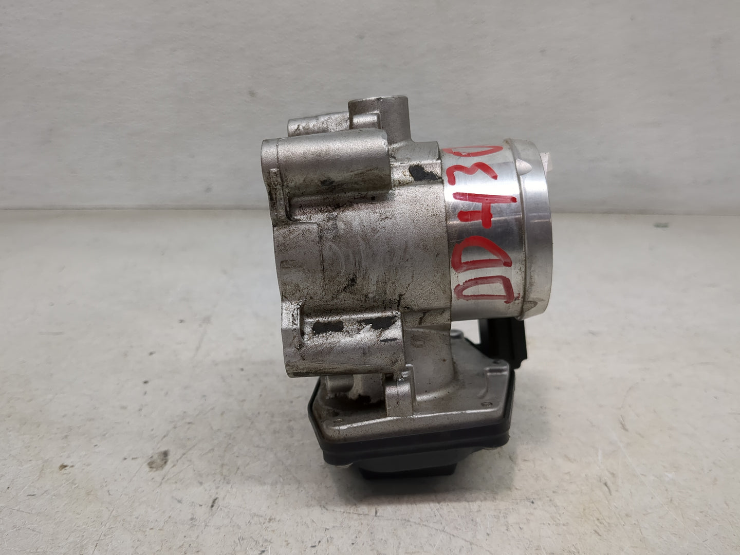 2017-2019 Ford Escape Throttle Body P/N:DS7G-9F991-BB Fits Fits 2014 2015 2016 2017 2018 2019 2020 OEM Used Auto Parts - Oem
