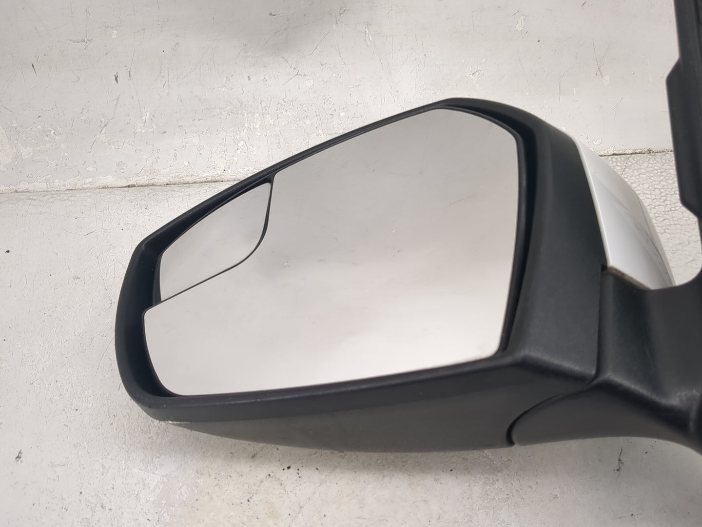 2017-2019 Ford Escape Driver Side View Mirror - Left Door Mirror OEM Used - Oemusedautoparts1.com