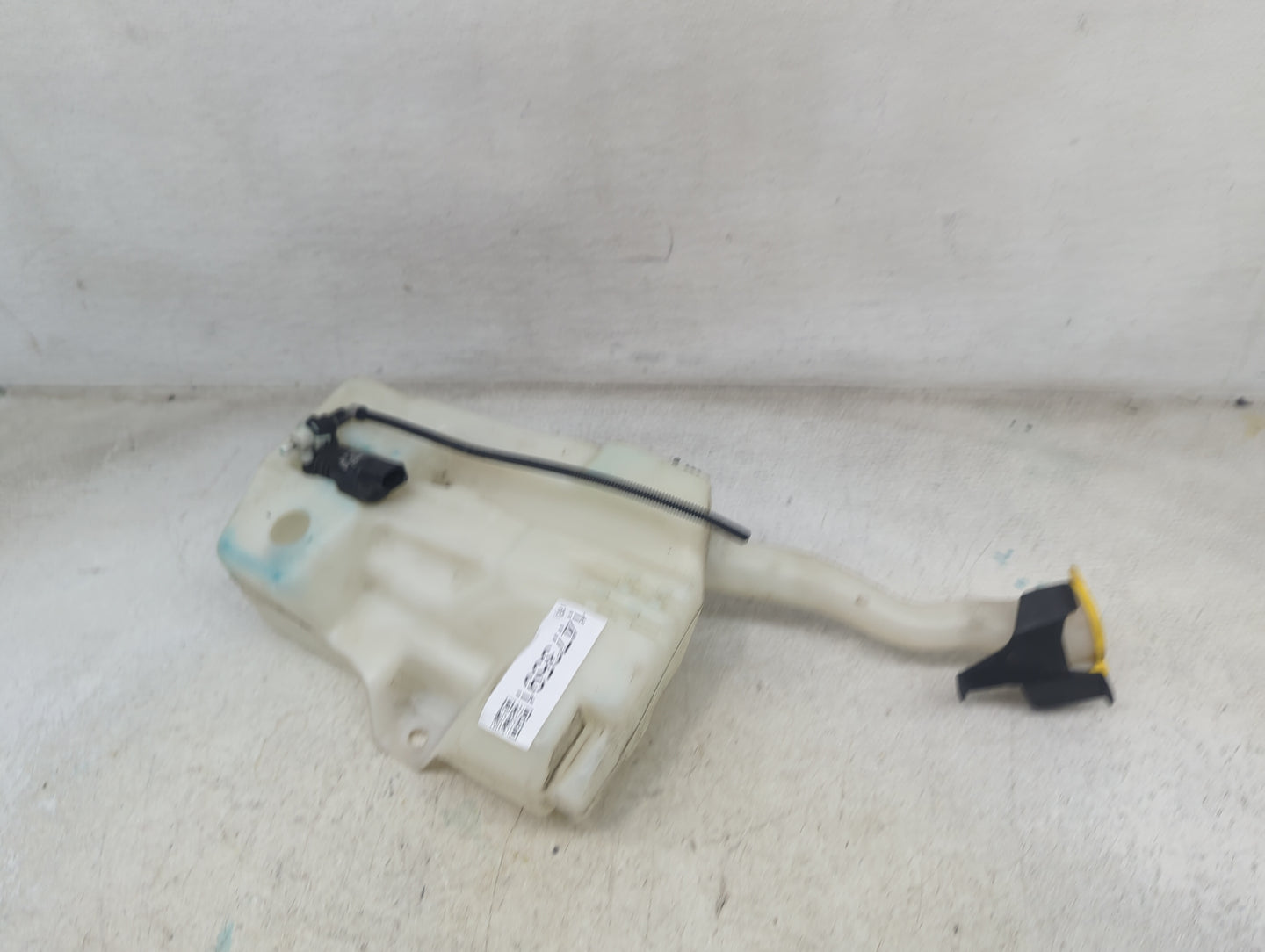 2015-2019 Ford Escape Windshield Washer Fluid Reservoir Bottle Oem 1473591 - Oemusedautoparts1.com