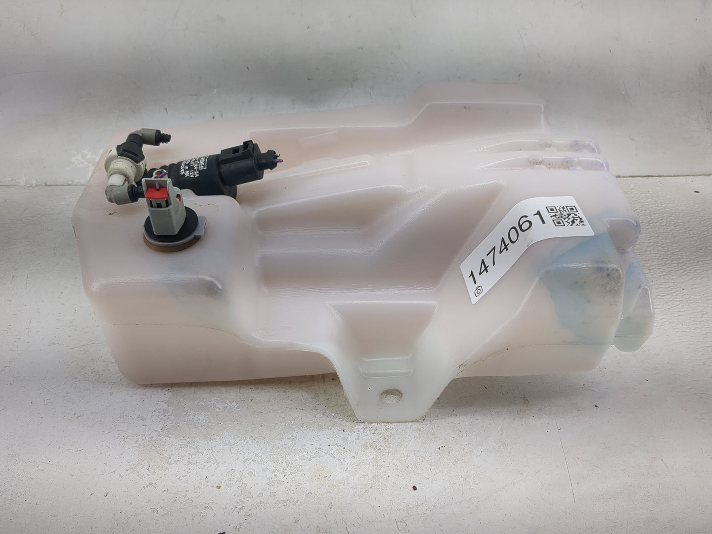 2015-2019 Ford Escape Windshield Washer Fluid Reservoir Bottle Oem 1474061 - Oemusedautoparts1.com