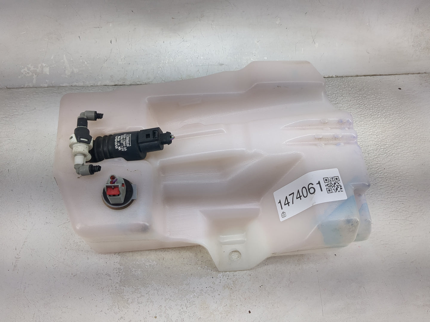 2015-2019 Ford Escape Windshield Washer Fluid Reservoir Bottle Oem 1474061 - Oemusedautoparts1.com