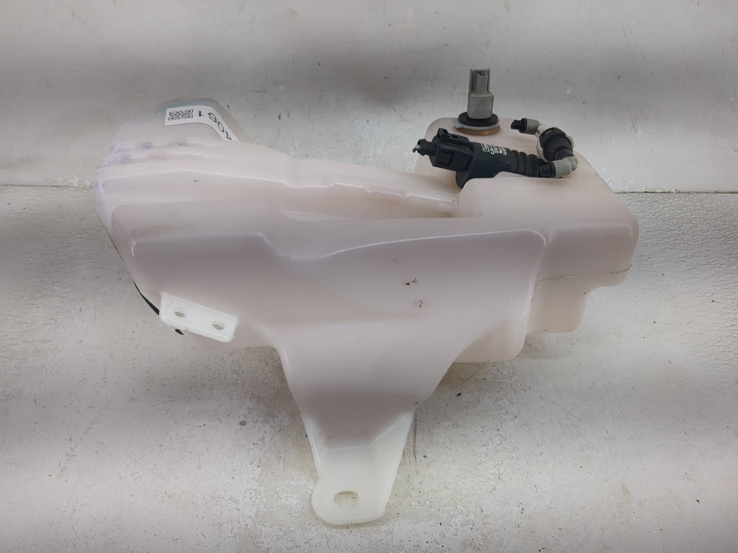 2015-2019 Ford Escape Windshield Washer Fluid Reservoir Bottle Oem 1474061 - Oemusedautoparts1.com