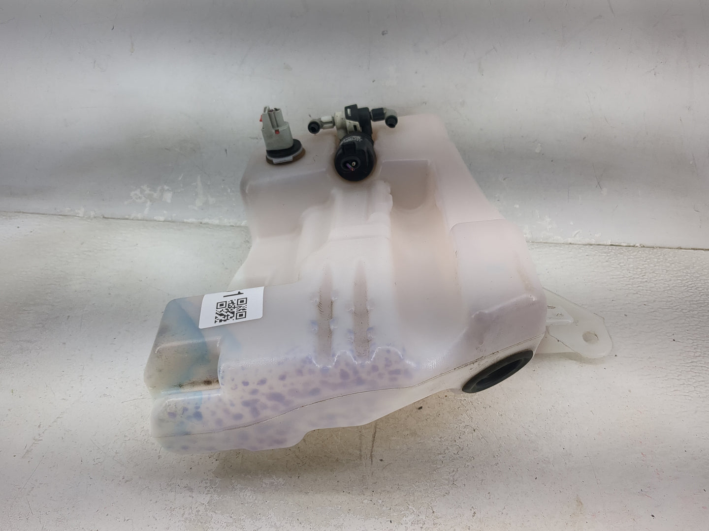2015-2019 Ford Escape Windshield Washer Fluid Reservoir Bottle Oem 1474061 - Oemusedautoparts1.com