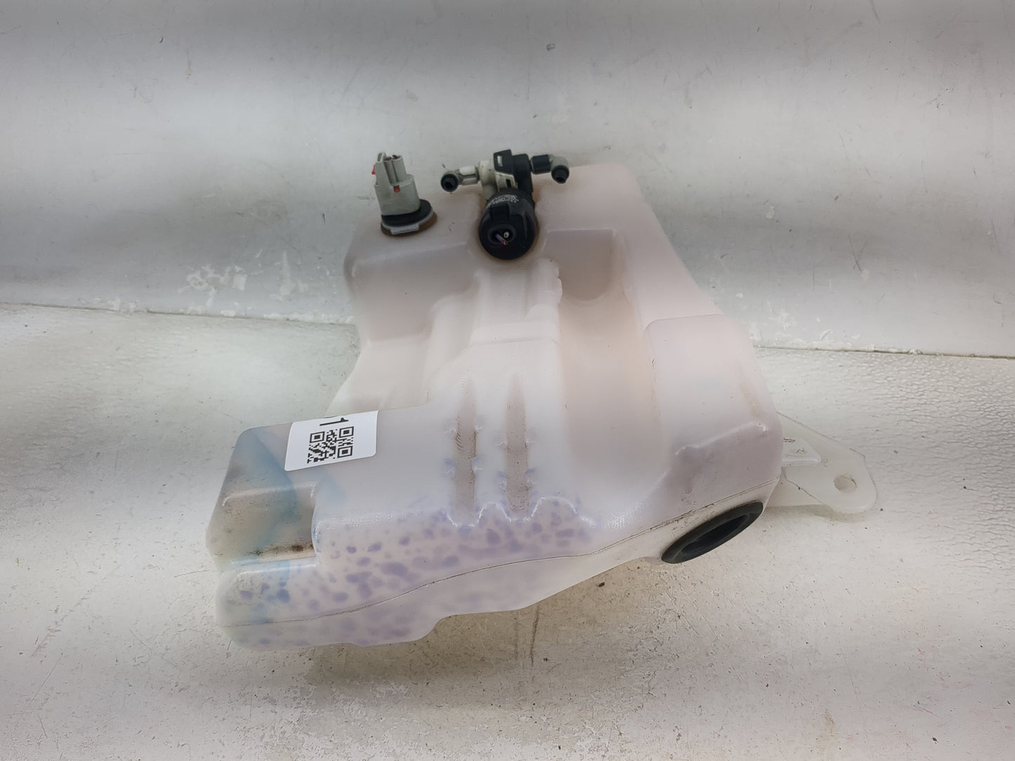 2015-2019 Ford Escape Windshield Washer Fluid Reservoir Bottle Oem 1474061 - Oemusedautoparts1.com