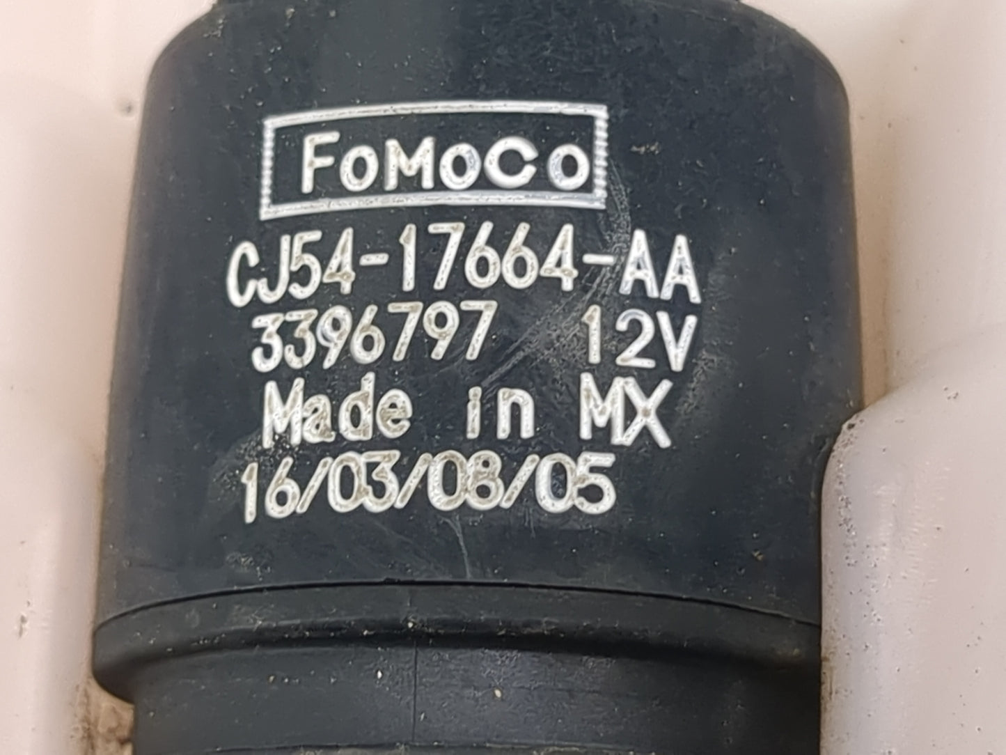 2015-2019 Ford Escape Windshield Washer Fluid Reservoir Bottle Oem 1474061 - Oemusedautoparts1.com