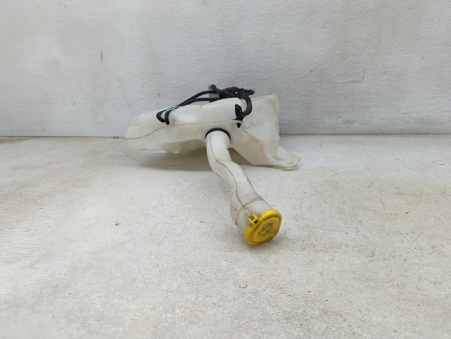 2015-2019 Ford Escape Windshield Washer Fluid Reservoir Bottle Oem 1474076 - Oemusedautoparts1.com