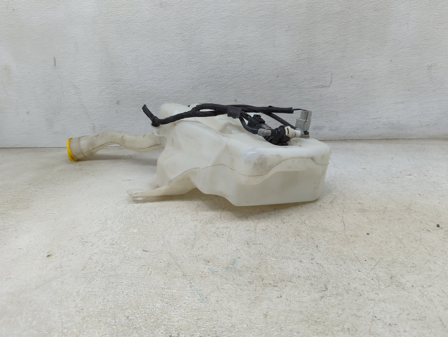 2015-2019 Ford Escape Windshield Washer Fluid Reservoir Bottle Oem 1474076 - Oemusedautoparts1.com